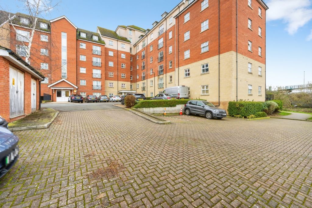 3 bed flat for salePalgrave Road, Bedford, Bedfordshire MK42