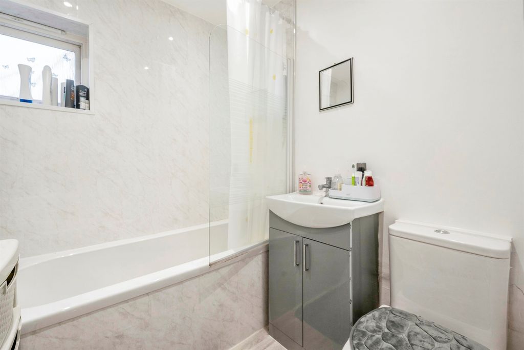 Additional image 4 of 2 bed flat for saleQueen Street, Balby, Doncaster DN4