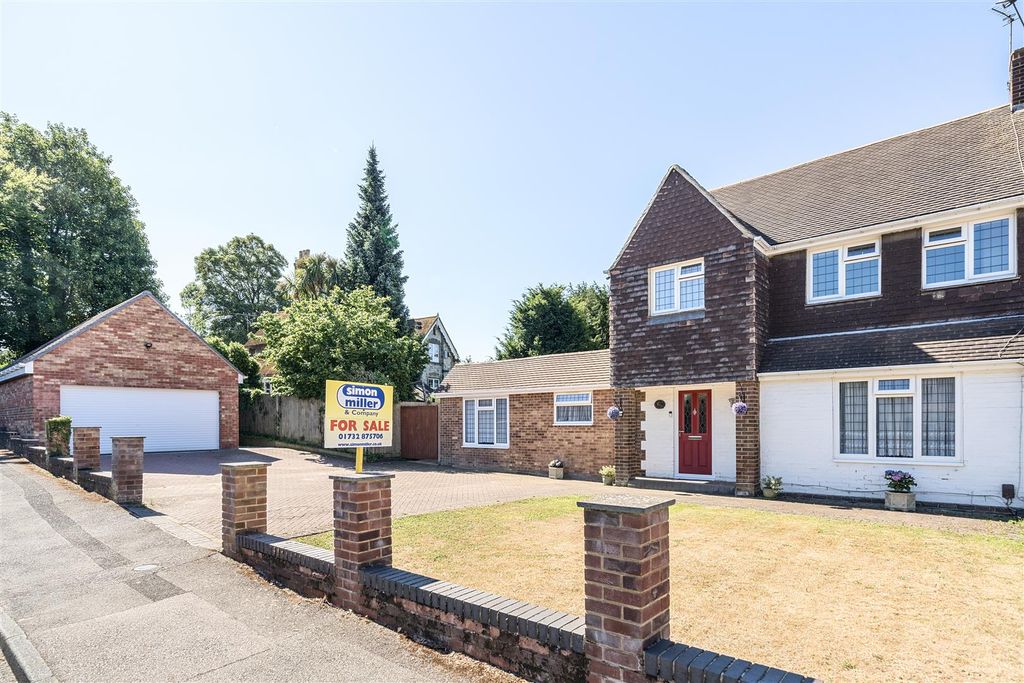 5 bed semi-detached house for saleSycamore Drive, Aylesford ME20