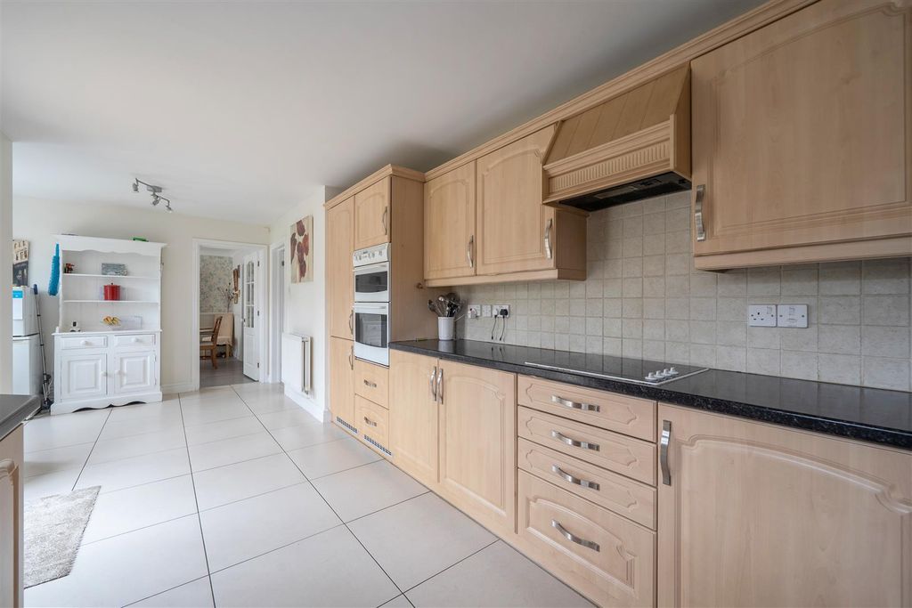 Additional image 8 of 4 bed detached house for saleBarker Close, Arborfield, Berkshire RG2