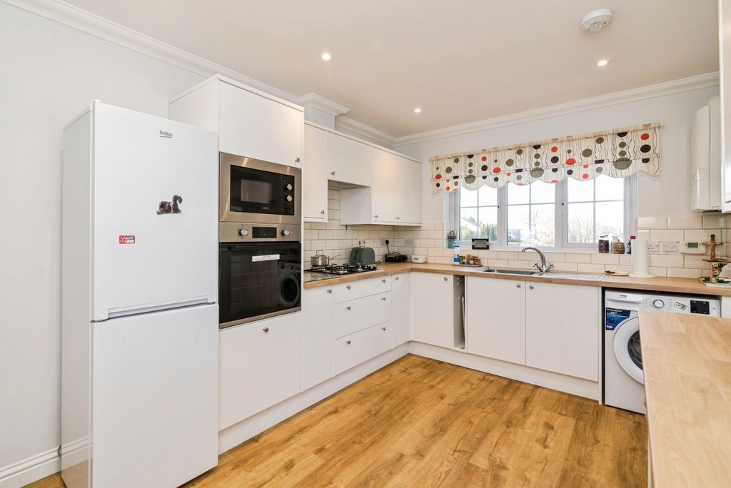 3 bed bungalow for saleCodlins Lane, Beccles, Suffolk NR34 photo 3