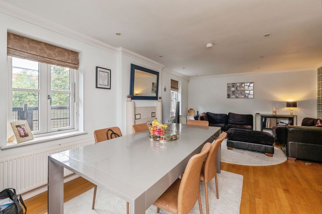 Additional image 7 of 3 bed flat for saleAlexander Mews, High Street, Billericay, Essex CM12