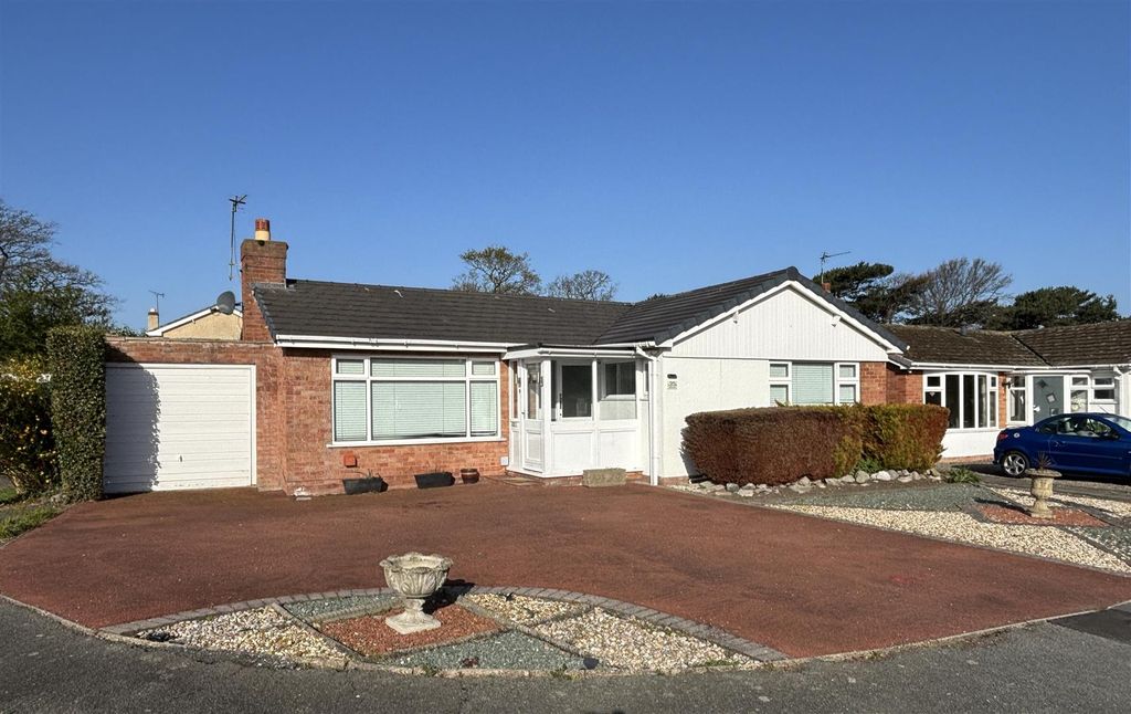 2 bed detached bungalow for saleKinmel Avenue, Abergele LL22