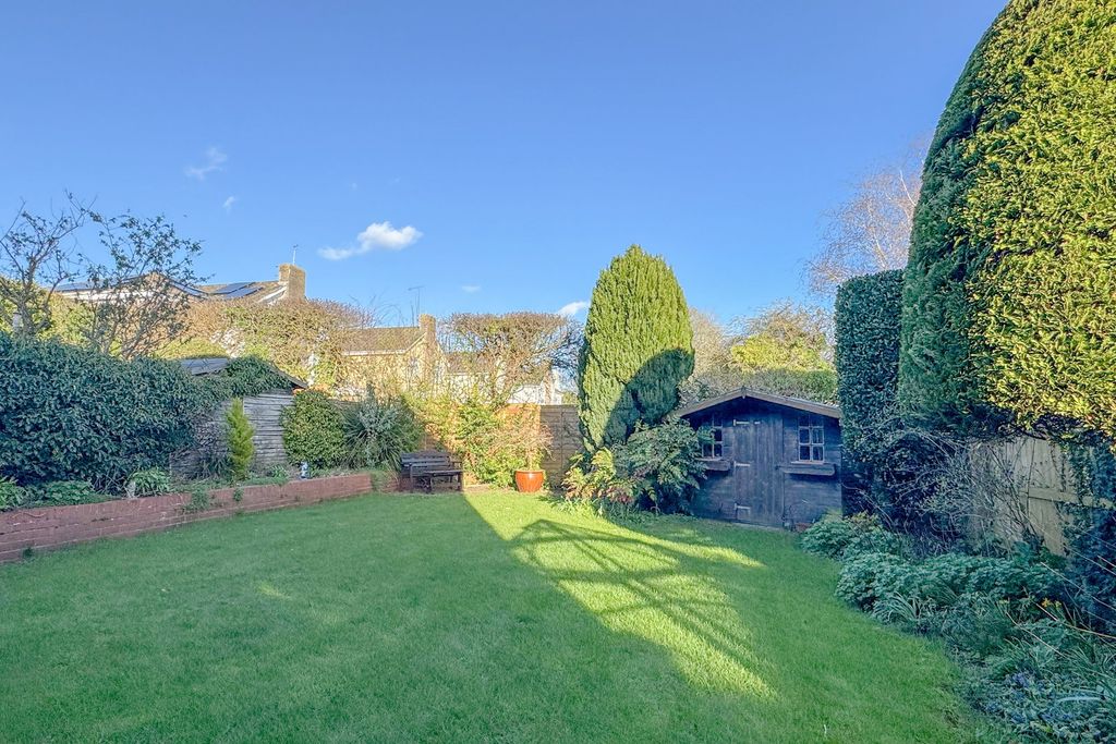 Additional image 2 of 4 bed detached house for saleOrchard Close, Alresford SO24
