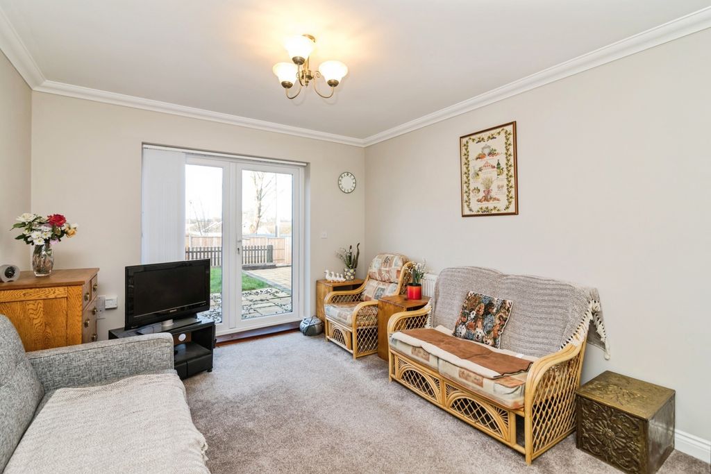 3 bed bungalow for saleCodlins Lane, Beccles, Suffolk NR34 photo 5