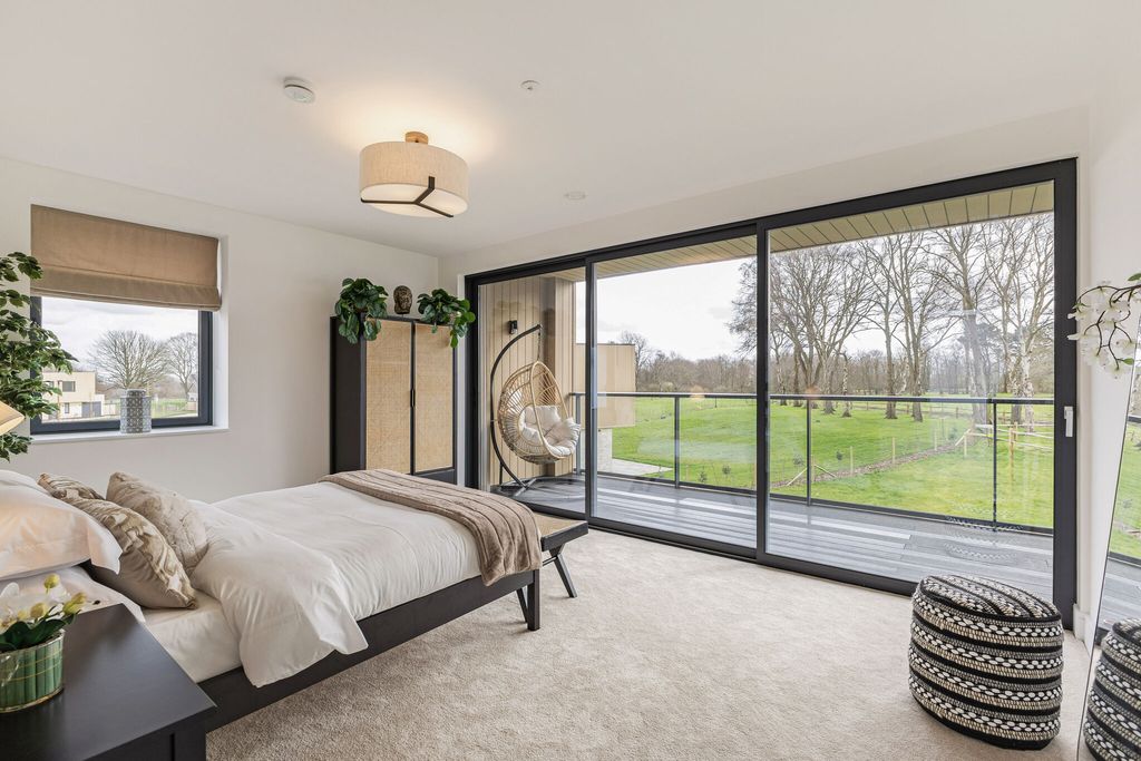 Additional image 13 of 4 bed detached house for saleCourtlands Park, Park Road, Banstead SM7