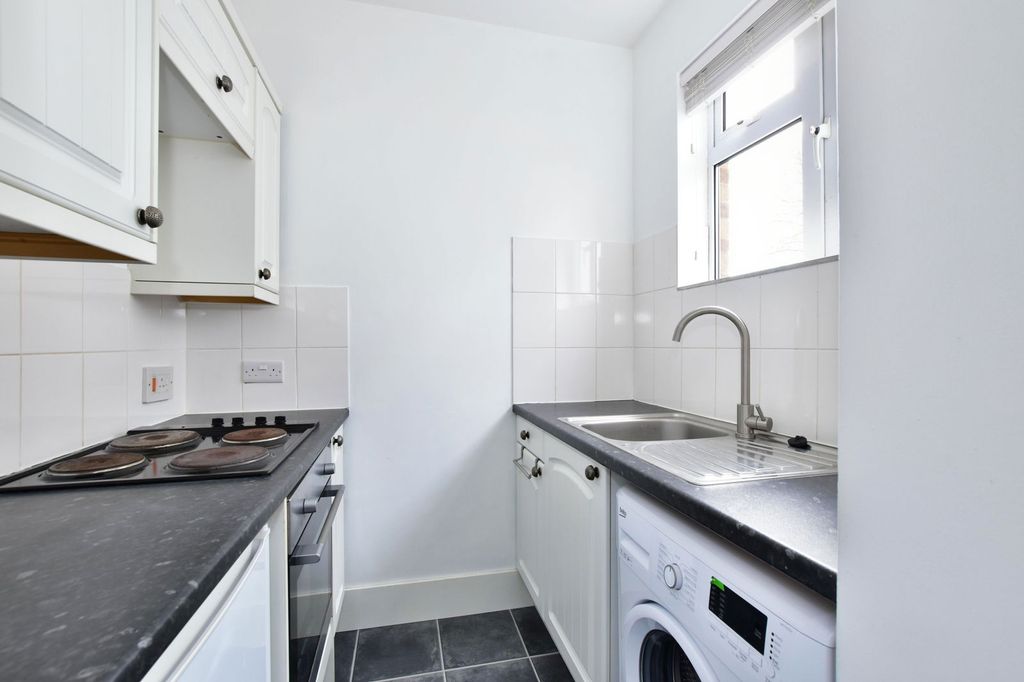 Studio for saleShirley Road, Abbots Langley WD5 photo 3