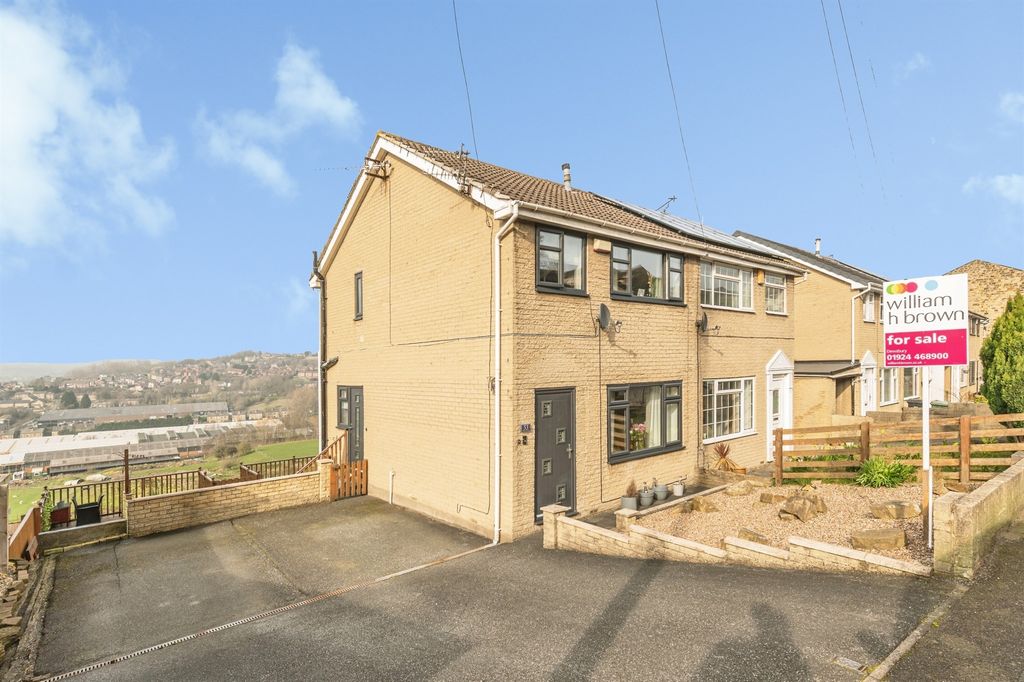3 bed semi-detached house for saleHigh Street, Hanging Heaton, Batley WF17
