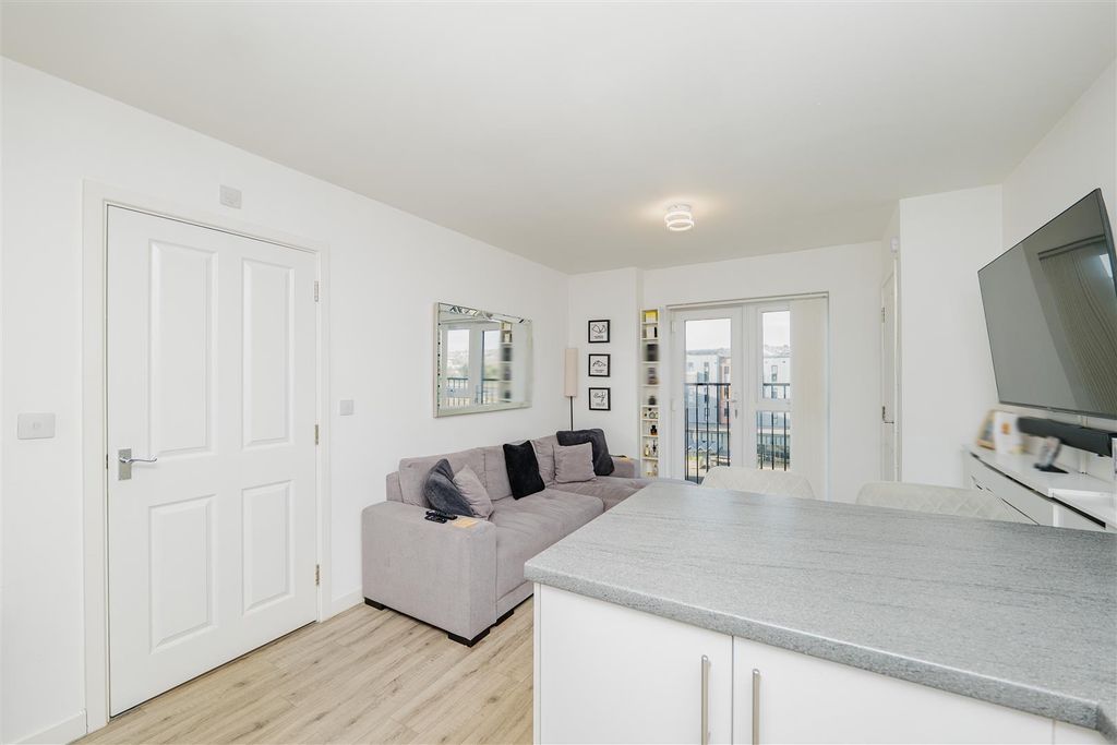 Additional image 8 of 2 bed flat for saleFfordd Penrhyn, Barry CF62