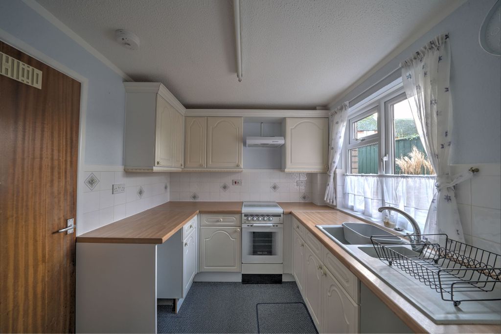Additional image 3 of 2 bed flat for saleNewport, Barnstaple EX32