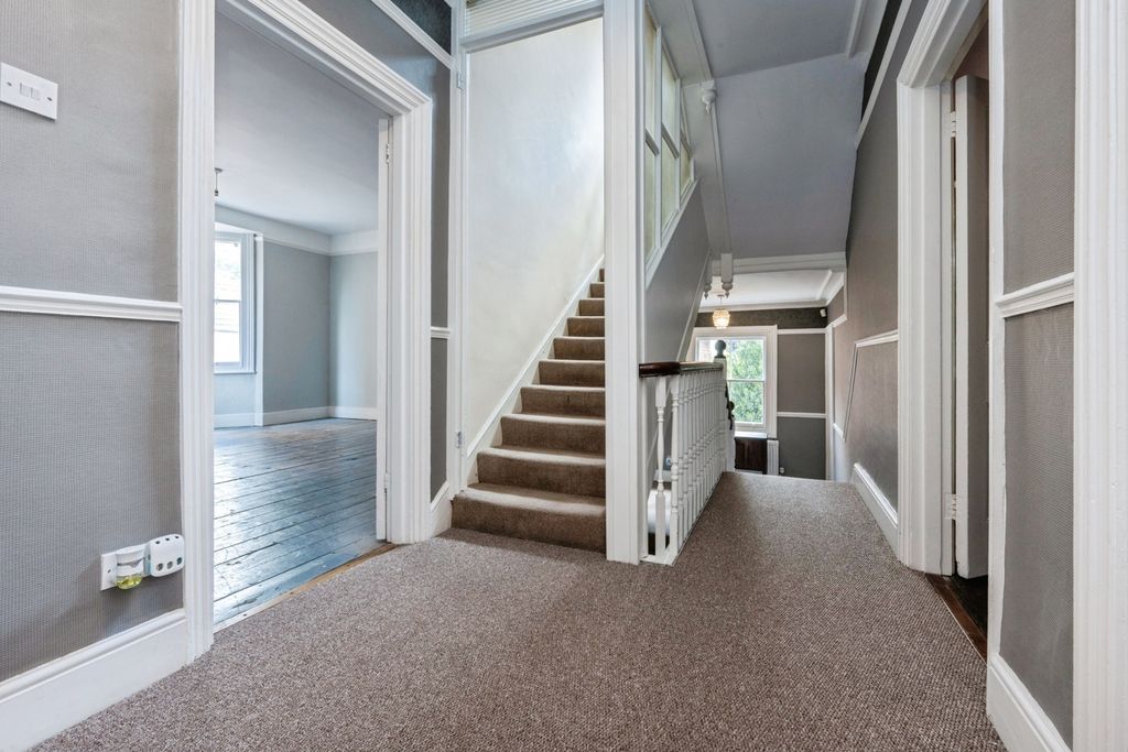 Additional image 12 of 11 bed detached house for saleLansdowne Road, Bedford, Bedfordshire MK40