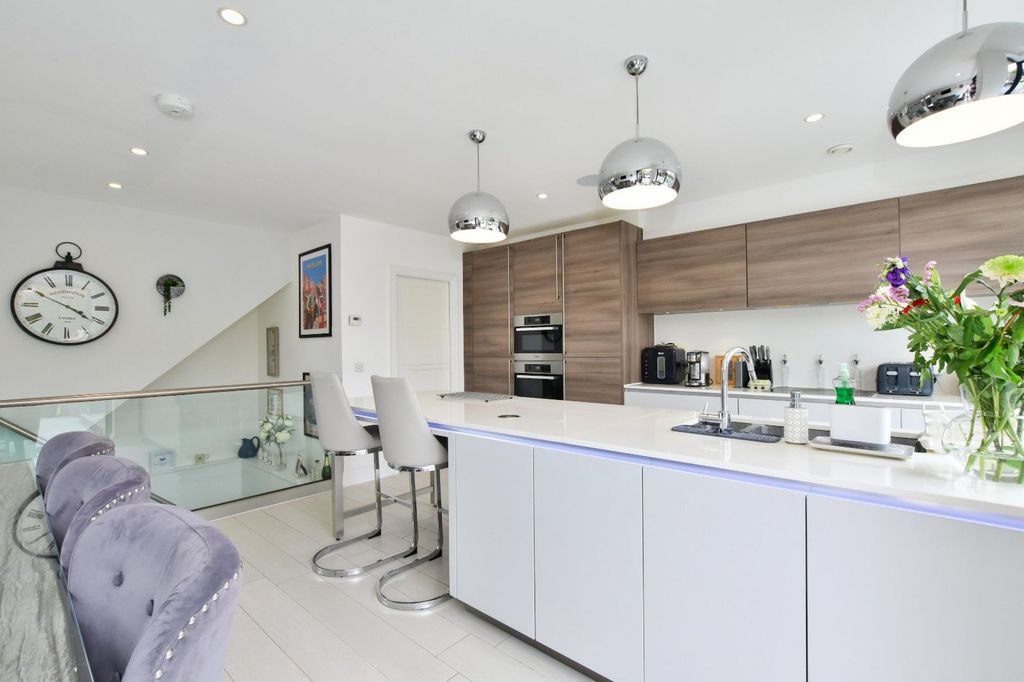 Additional image 5 of 4 bed detached house for saleAdrian Road, Abbots Langley WD5