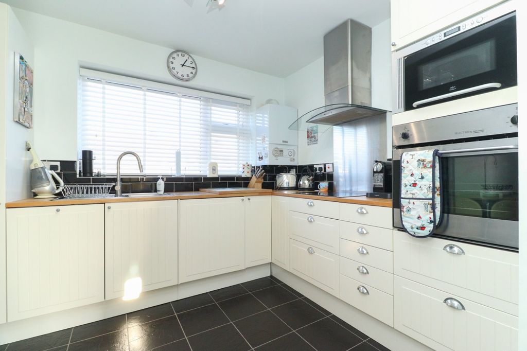Additional image 7 of 2 bed flat for saleMinnis Road, Birchington, Kent CT7