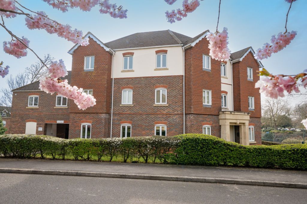 2 bed flat for saleGreenly Court, Andover SP10