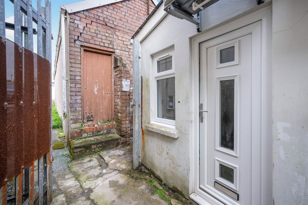 Additional image 5 of 3 bed flat for saleWest Street, Gorseinon, Swansea SA4