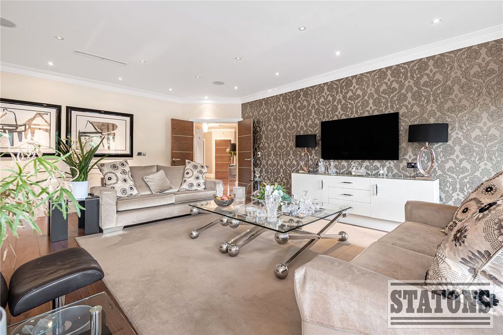 Additional image 6 of 3 bed flat for saleCockfosters Road, Barnet EN4
