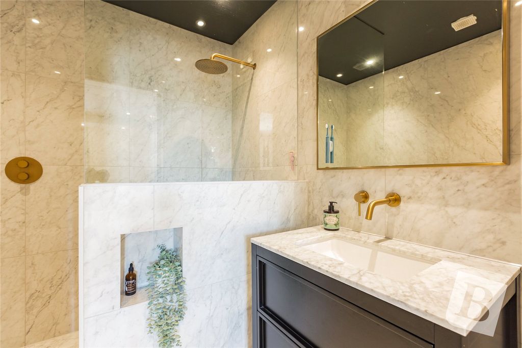 Additional image 11 of 3 bed flat for saleConvent Close, Upminster RM14