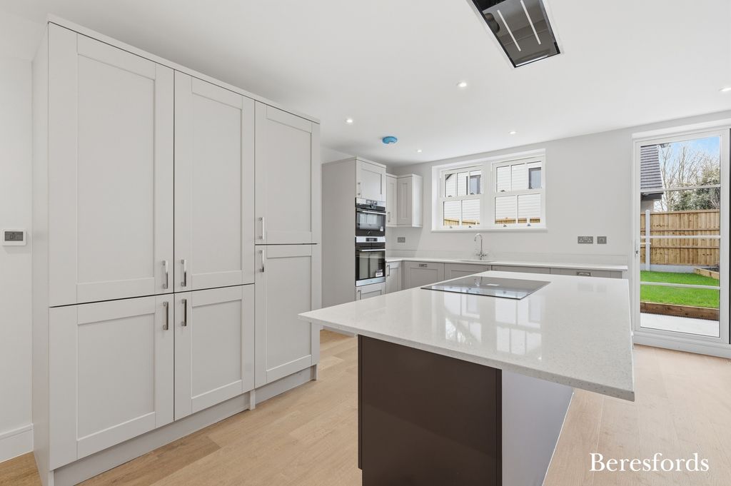 Additional image 4 of 5 bed semi-detached house for saleChapel Street, Billericay CM12
