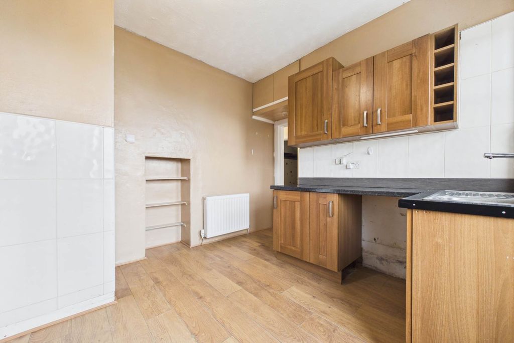 2 bed flat for saleLanark Road, Braidwood ML8 photo 4
