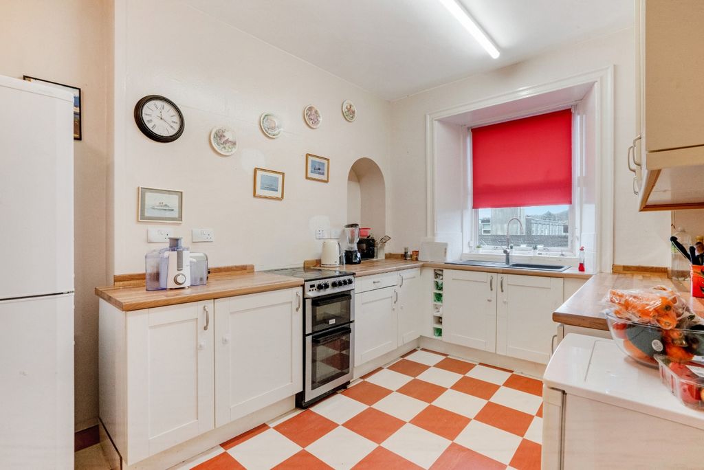 Additional image 8 of 3 bed flat for salePoltalloch Street, Lochgilphead PA31