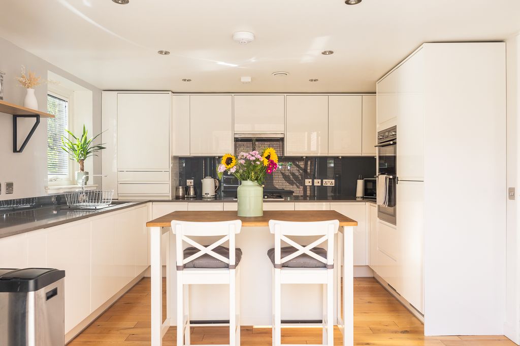 Additional image 8 of 4 bed town house for sale20 Lawrie Reilly Place, Edinburgh EH7