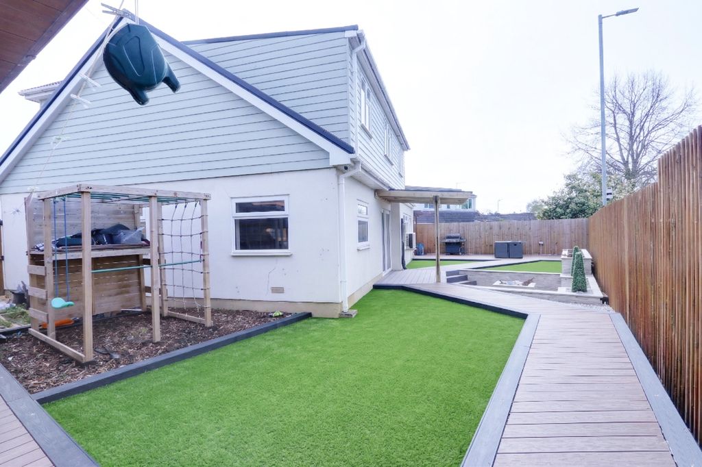 Additional image 36 of 5 bed detached house for sale6 Heathfield, Benfleet SS7