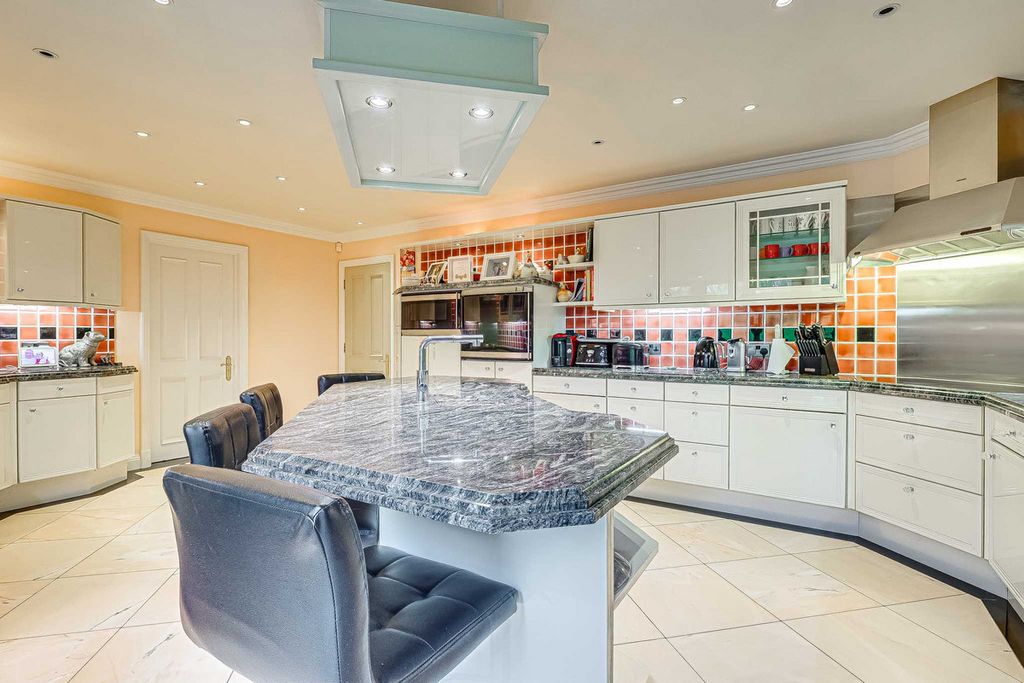 Additional image 26 of 4 bed detached house for saleVicarage Hill, Benfleet SS7