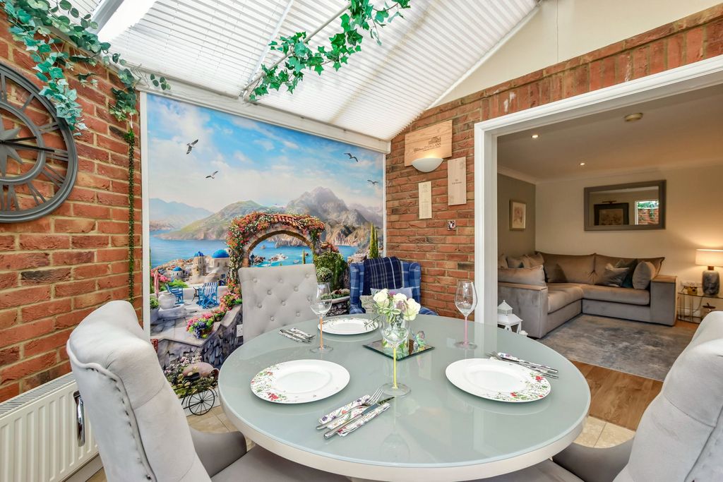 Additional image 9 of 4 bed semi-detached house for salePopes Road, Abbots Langley WD5
