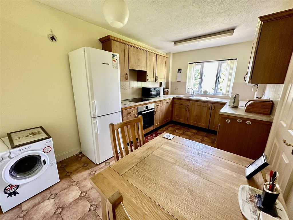 Additional image 3 of 2 bed flat for saleHornbeam Close, Woodlands, Banbury OX16
