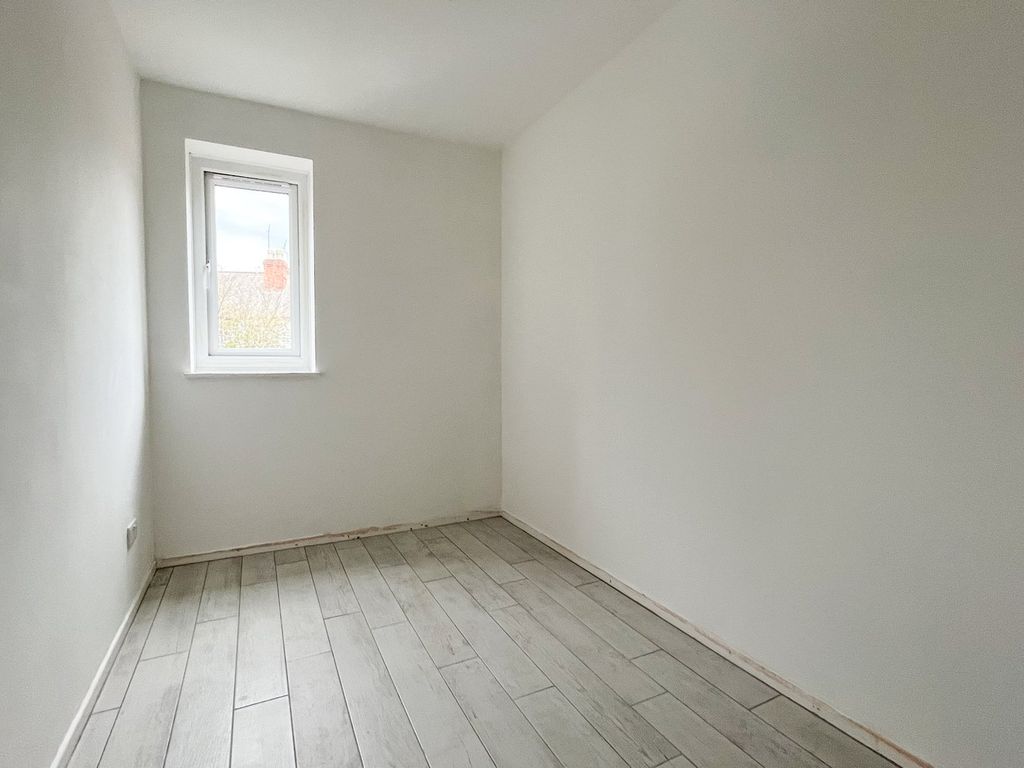 2 bed flat for saleWoodhams Close, Battle TN33 photo 5
