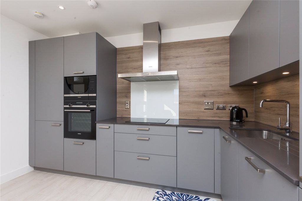 Additional image 4 of 2 bed flat for saleShoemakers Square, Holyrood, Edinburgh EH8