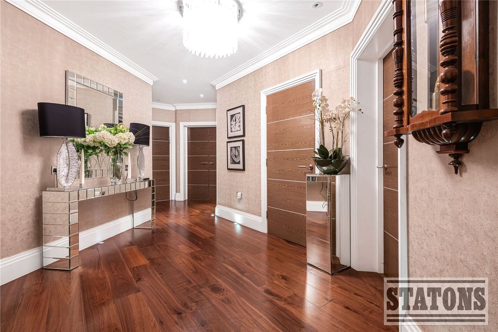 Additional image 4 of 3 bed flat for saleCockfosters Road, Barnet EN4