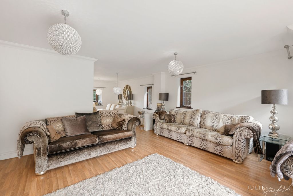 Additional image 7 of 6 bed detached house for saleLee Chapel Lane, Basildon SS16