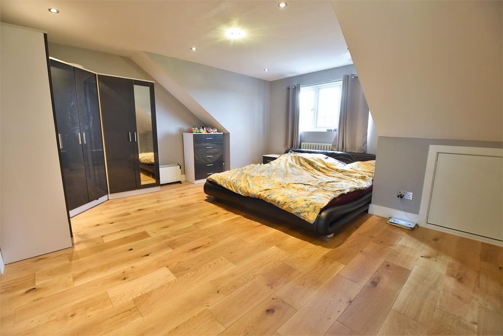 Additional image 7 of 5 bed semi-detached bungalow for saleHadley Road, Belvedere DA17