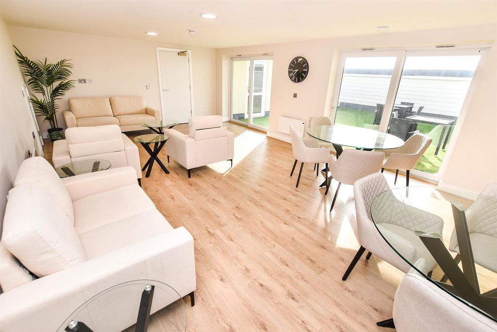 Additional image 15 of 2 bed flat for saleHigh Road, Benfleet SS7