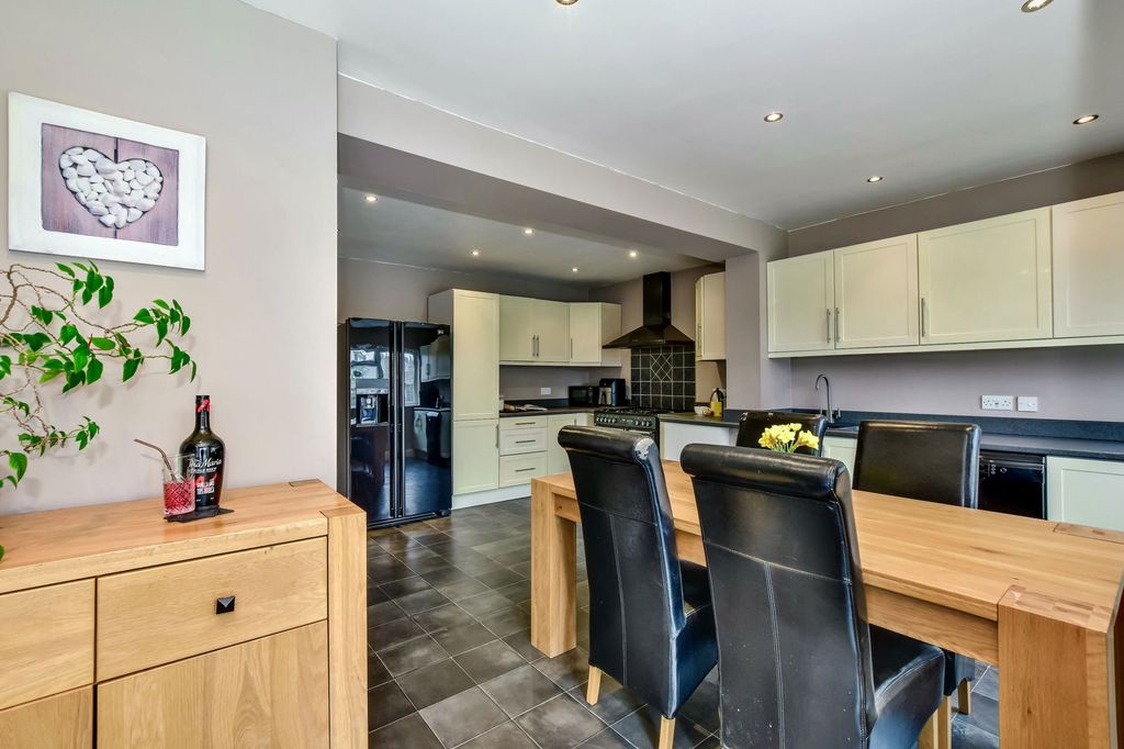 Additional image 7 of 4 bed semi-detached house for saleThe Crescent, Abbots Langley WD5