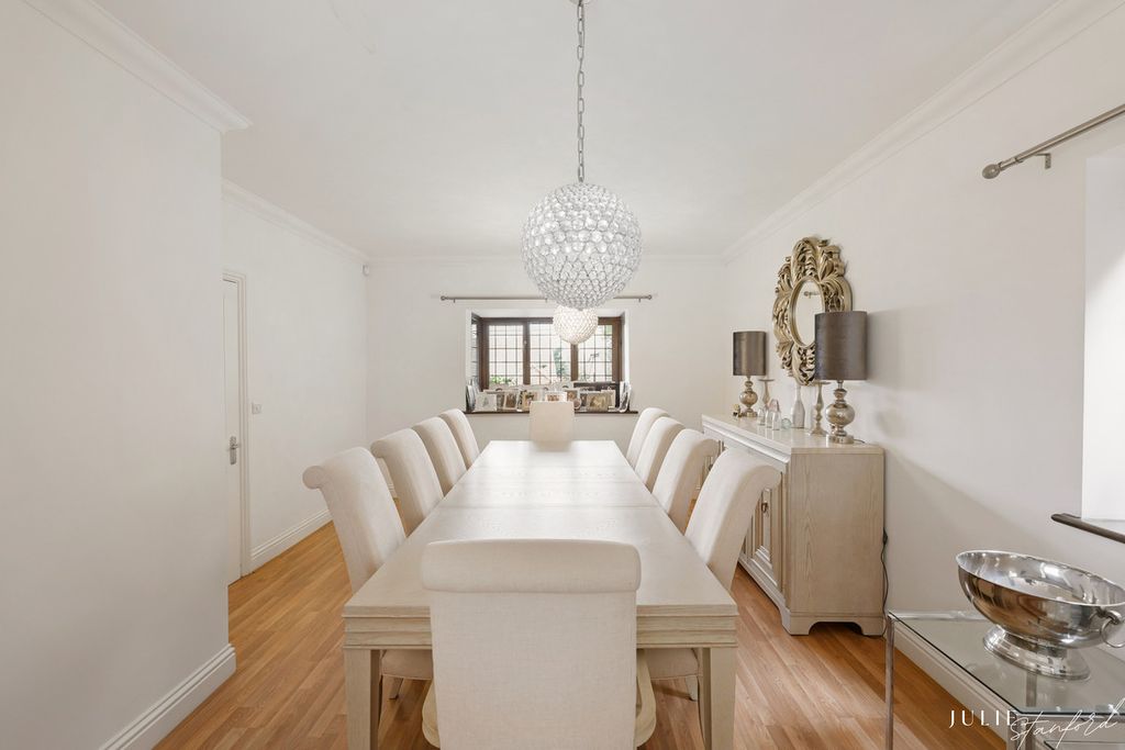 Additional image 8 of 6 bed detached house for saleLee Chapel Lane, Basildon SS16