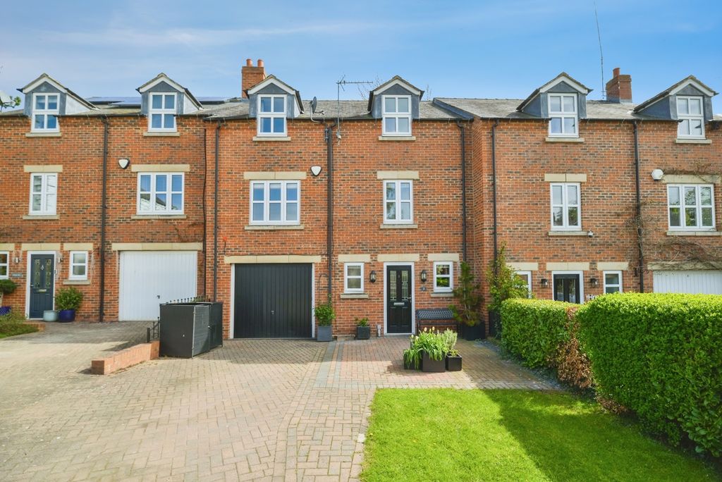 5 bed town house for saleThorntree Villas, Middleton St. George, Darlington, Durham DL2