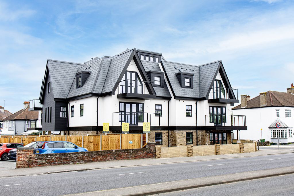 1 bed flat for saleHall Crescent, Benfleet SS7 photo 3