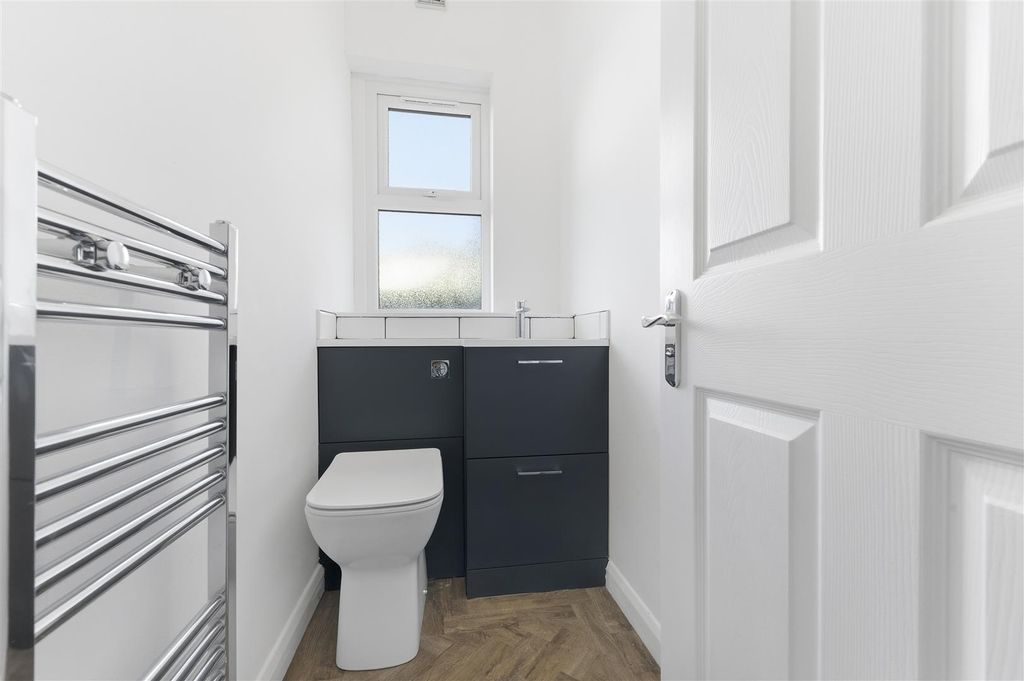 Additional image 5 of 5 bed town house for saleFriars Road, Barry CF62