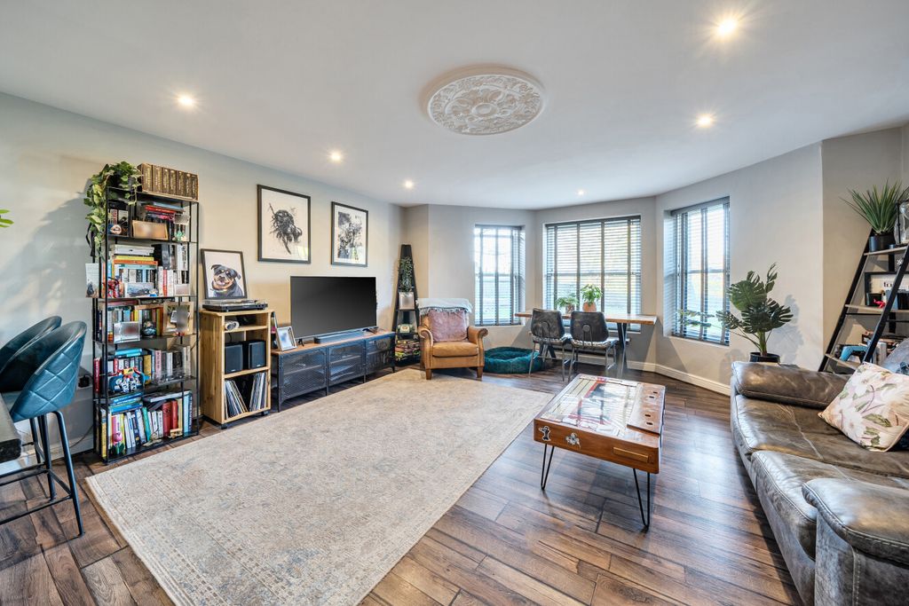 Additional image 2 of 2 bed flat for saleBromley Road, Beckenham BR3