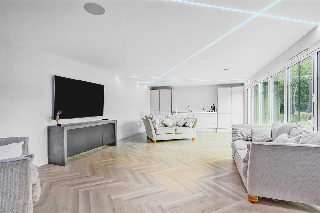 Additional image 18 of 5 bed detached house for saleGreen Curve, Banstead SM7