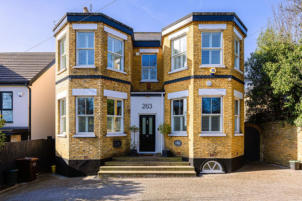 Additional image 39 of 5 bed detached house for saleRayleigh Road, Benfleet SS7