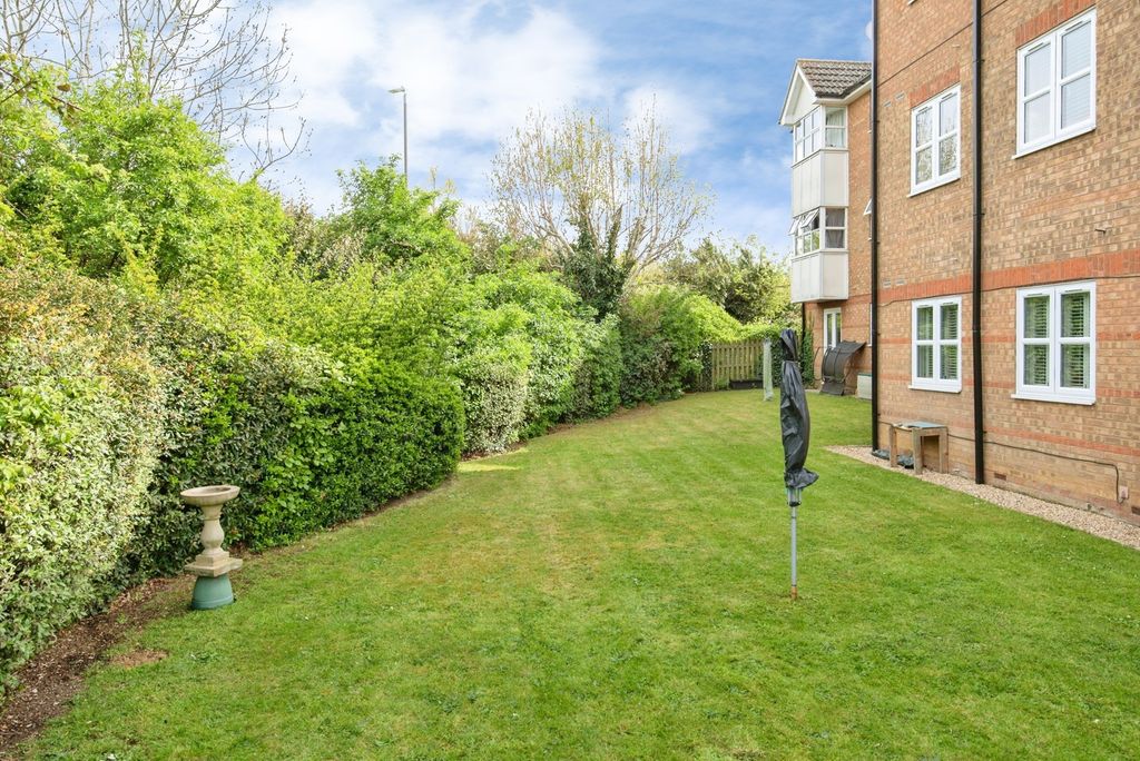 Additional image 5 of 1 bed flat for saleHoneysuckle Close, Biggleswade, Bedfordshire SG18