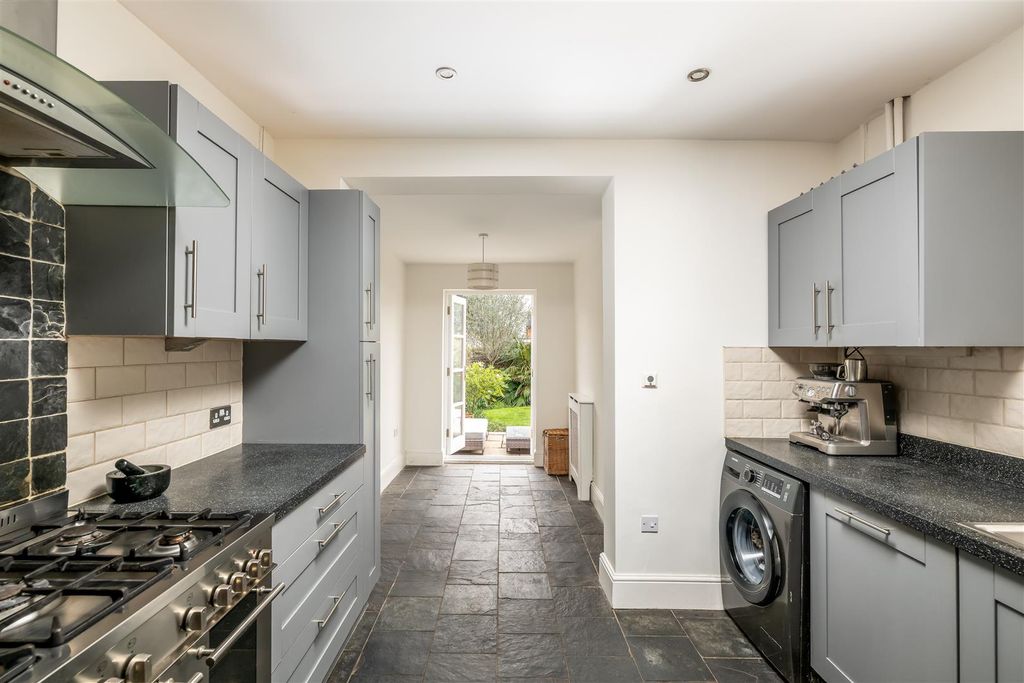 Additional image 8 of 5 bed detached house for saleWaterloo Road, Bedford MK40