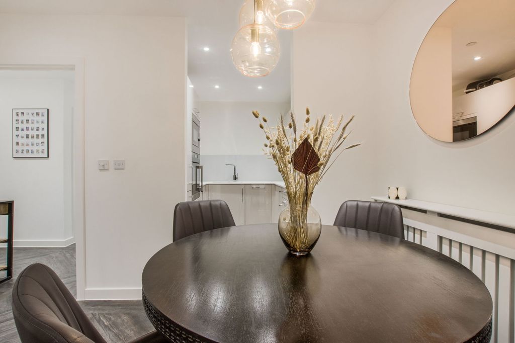 Additional image 10 of 2 bed flat for sale4, Regal Walk, Bexleyheath DA6