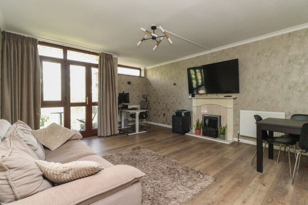 Additional image 10 of 3 bed flat for saleGainsboro Road, Birchington, Kent CT7