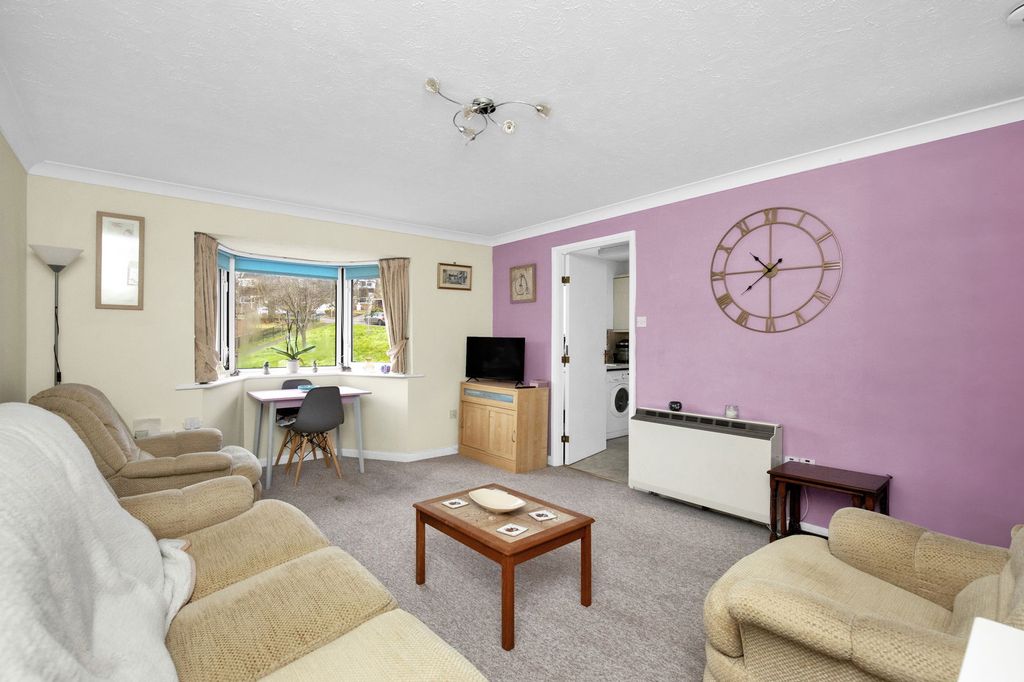 Additional image 3 of 2 bed flat for saleEllingham Close, Alresford SO24