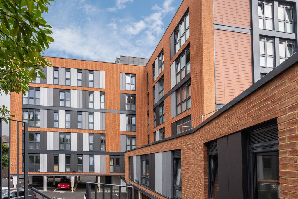 Additional image 2 of 1 bed flat for saleLincoln Road, Dorking RH4