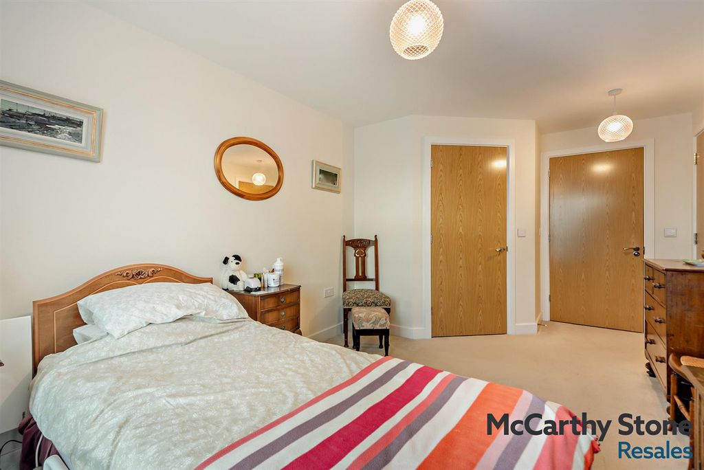 Additional image 10 of 2 bed flat for saleQueen Elizabeth Place, Orchard Lane, Alton GU34